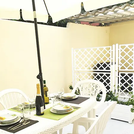 Boutique With Terrace شقة