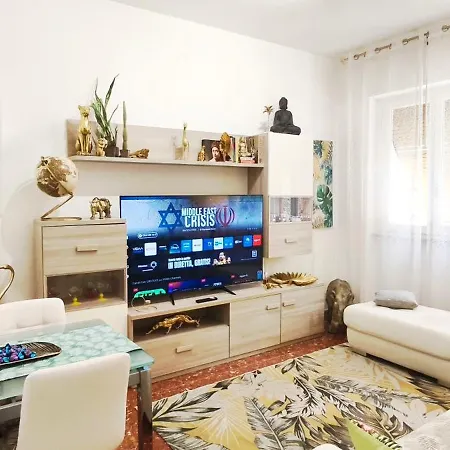 Boutique With Terrace شقة