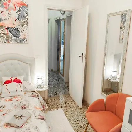 Boutique With Terrace شقة فياريجيو